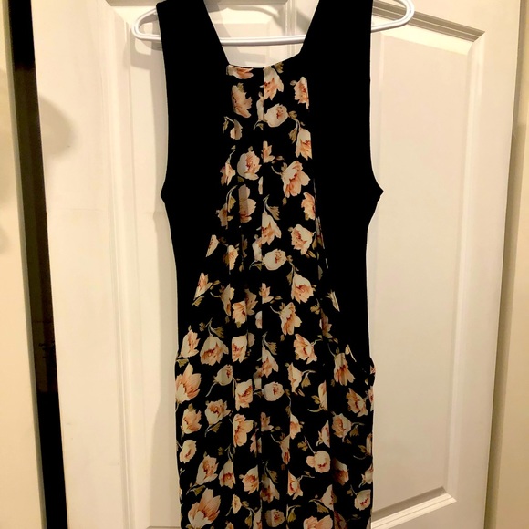 Dress - Picture 1 of 3
